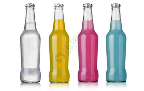 四瓶不同种类的苏打水瓶非酒精饮料在白色上隔绝图片