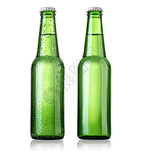 在一个绿色瓶子啤酒孤立在白色背景上背景图片