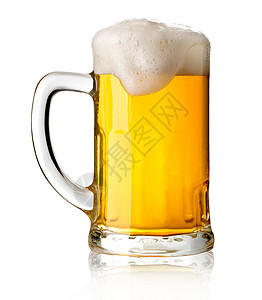 啤酒咆哮者带啤酒的麻瓜白色背景的啤酒剪接路径背景