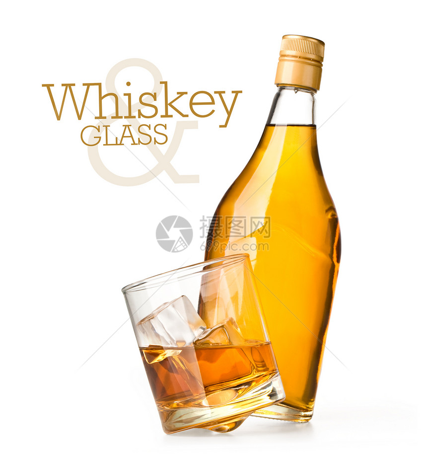 白色背景上的威士忌和玻璃瓶图片