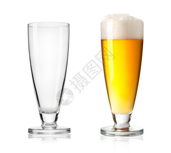 白色背景的啤酒杯背景图片