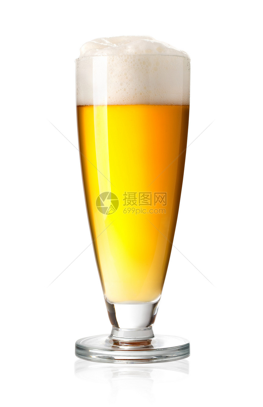白色背景的啤酒杯图片