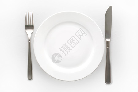 带盘子的餐具套件白色背景的餐具套件图片