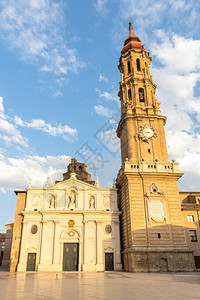 萨拉戈大教堂与钟楼西班牙高清图片