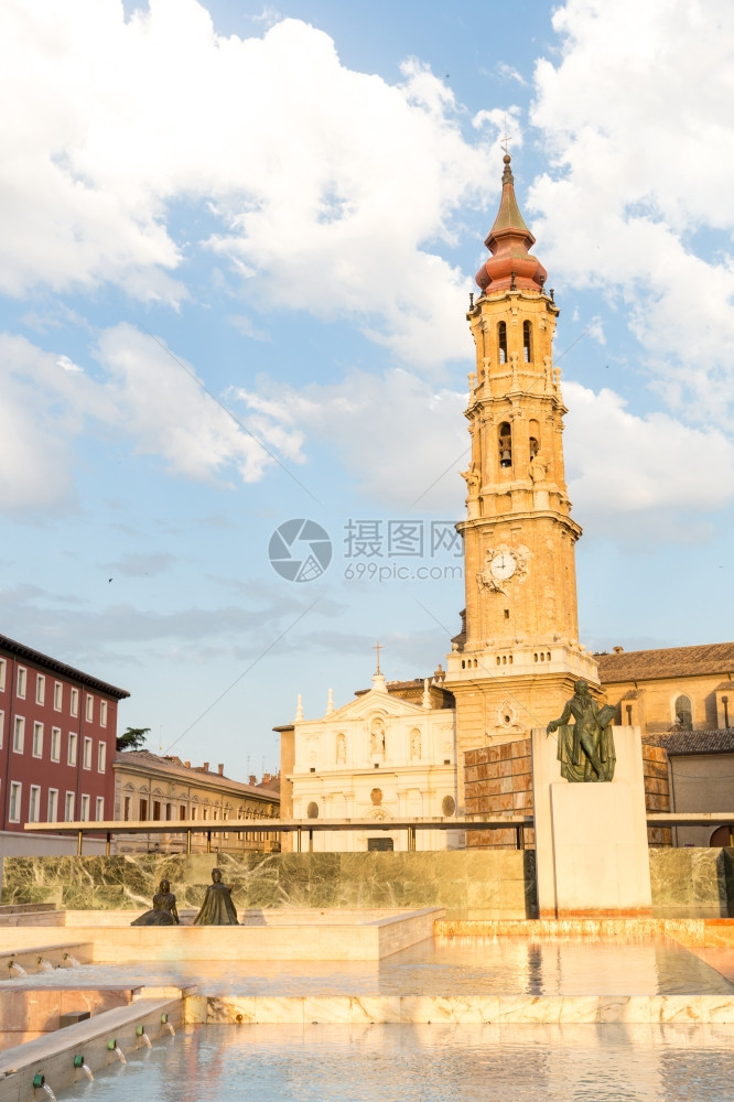 萨拉戈大教堂与钟楼西班牙图片