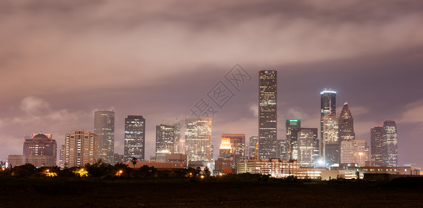 温柔的乌云覆盖完美休斯敦市中心天线高清图片