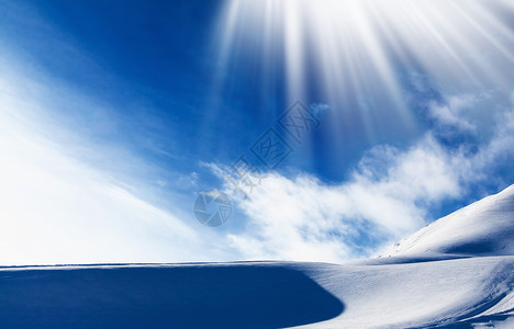 雪山冬天下的背景图片