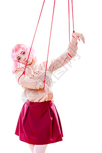 年轻女孩像木偶般的丝质绑在绳子上的木偶图片