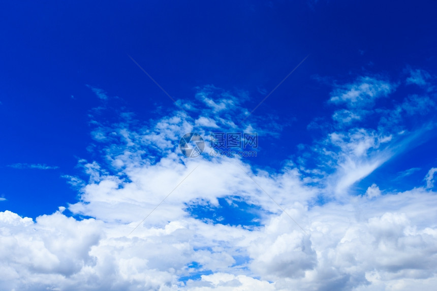 蓝色天空背景有小云xAxA图片