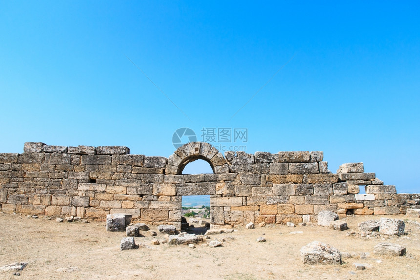 土耳其Pamukkale的希拉波利斯古老的废墟图片