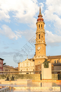 萨拉戈大教堂与钟楼西班牙图片