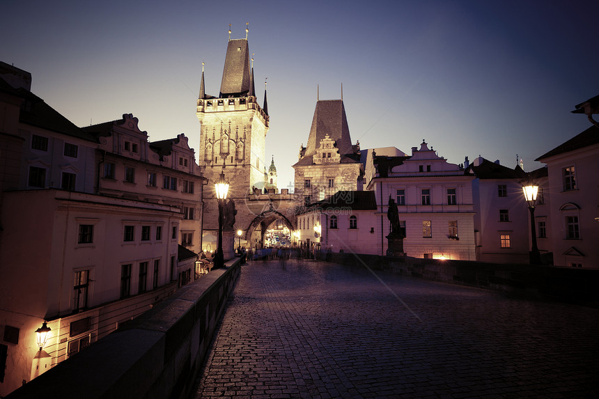 CharlesBridge在捷克布拉格黄昏的回溯照片图片