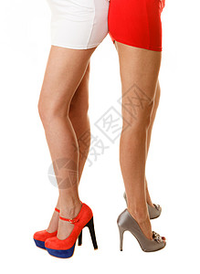 穿着高跟鞋的感女腿被白色隔开女身体的一部分图片