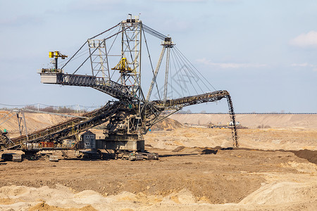 露天矿坑棕色煤矿巨型挖土机采掘业背景图片