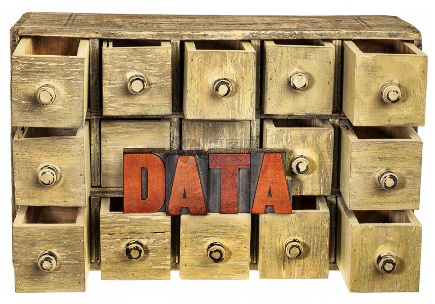 数据储存概念用红色墨水和原始生锈木制假药或目录抽屉涂染的旧纸质木材类型数据单词图片