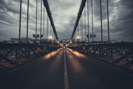 匈牙利布达佩斯黄昏的连锁桥图片