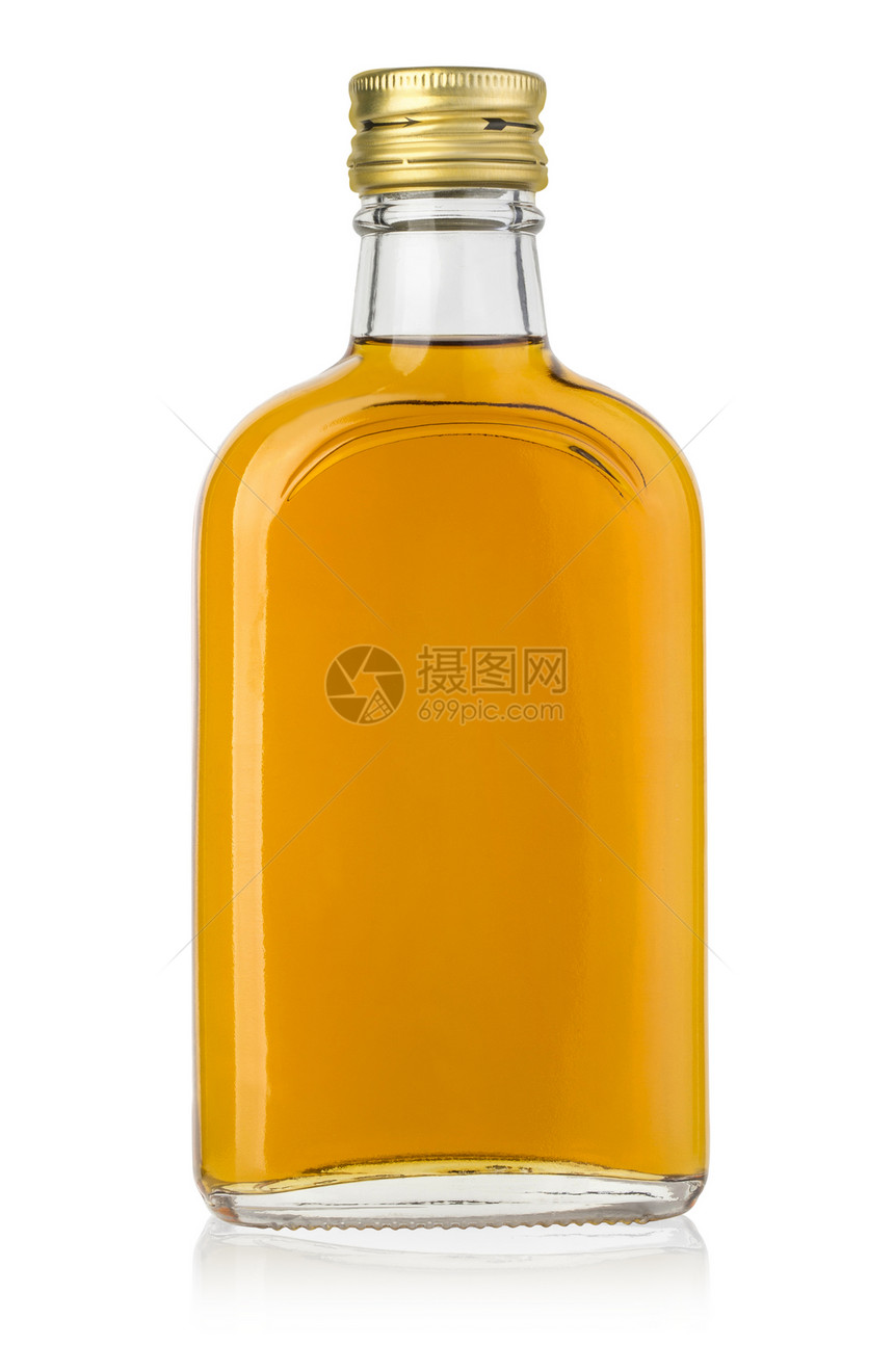 瓶装威士忌孤立在白色背景和剪切路径的白色背景上图片