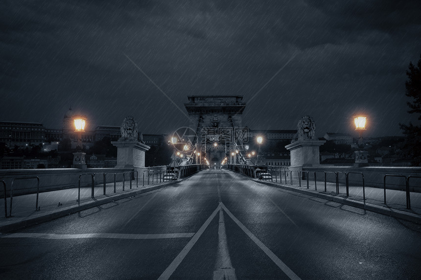 雨夜旧桥匈牙利布达佩斯图片
