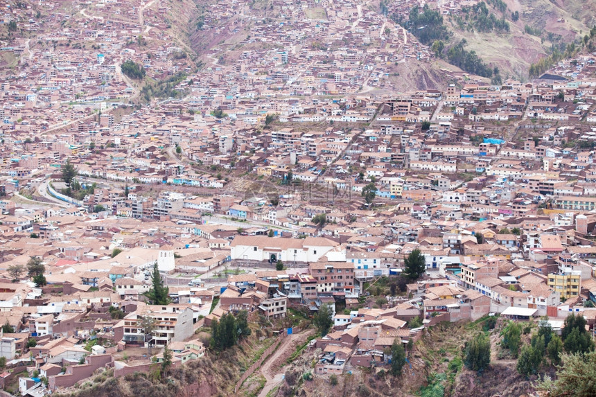 秘鲁库斯科市风景的空中象图片