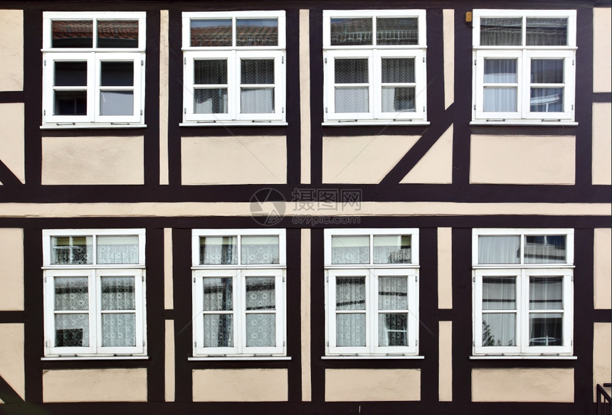 旧木材建筑窗图片