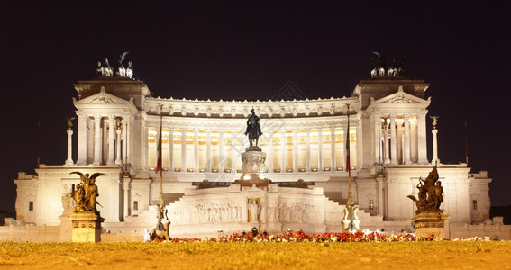 意大利罗马VictorEmmanuel纪念碑夜拍图片