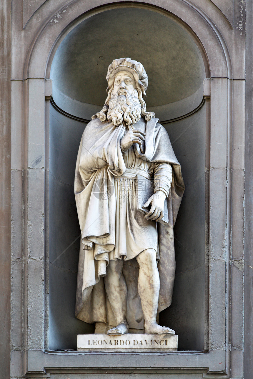 意大利佛罗伦萨Uffizizi画廊法院LeonardodaVinci的LeonardoVinci雕像图片