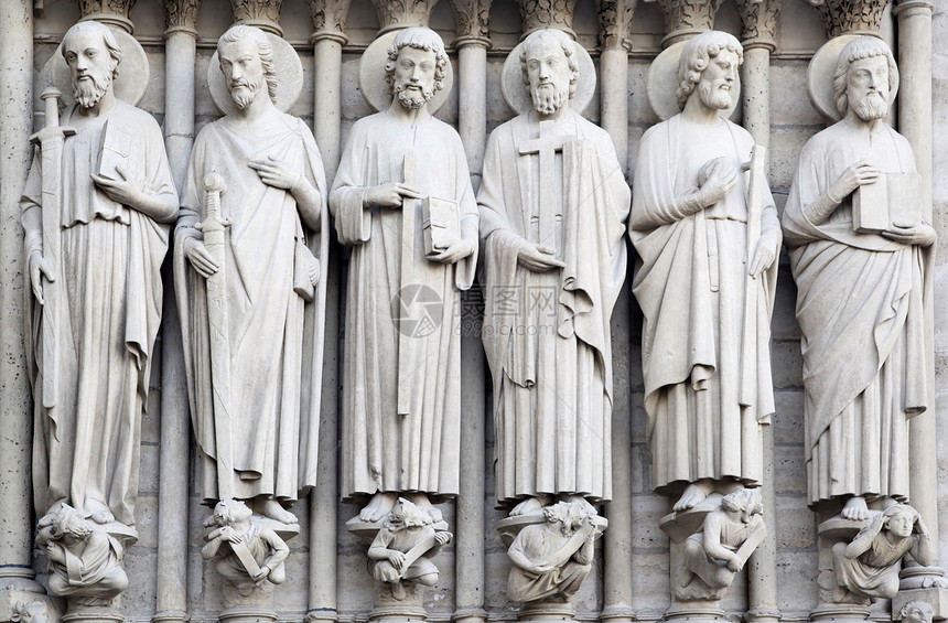 法国巴黎圣母院的面孔上圣徒图片