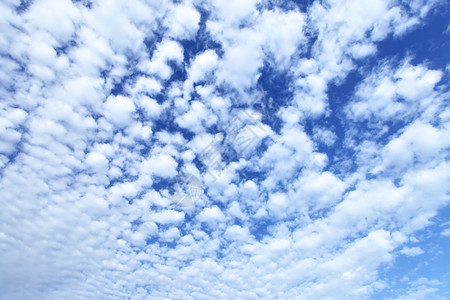 蓝天和云多可用作背景图片
