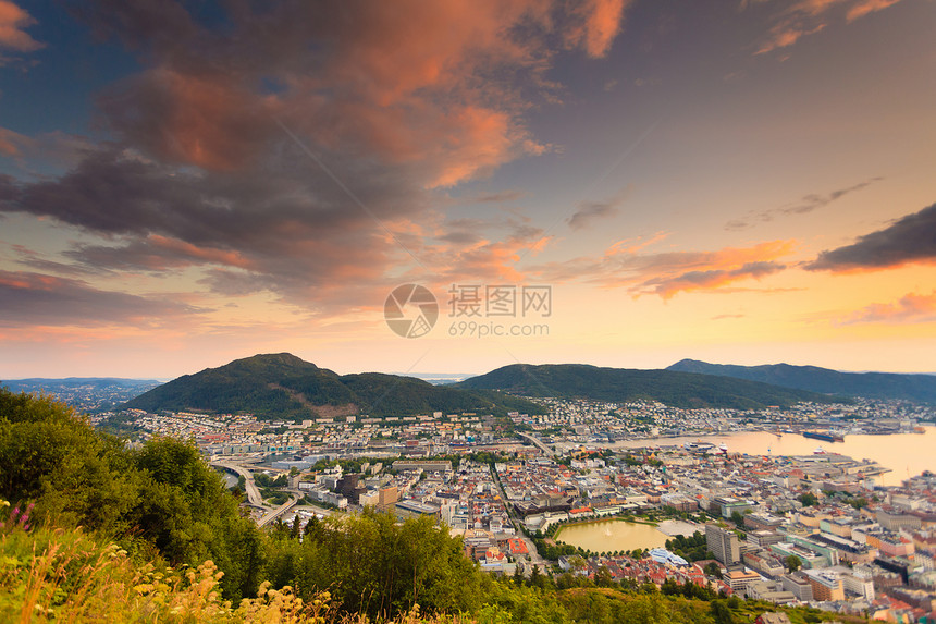 城市空间挪威卑尔根和峡湾风景日落山丘全图片