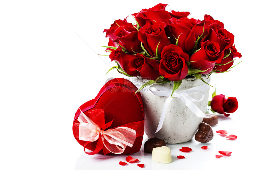 由玫瑰和礼物盒组成的情人节构白色和图片