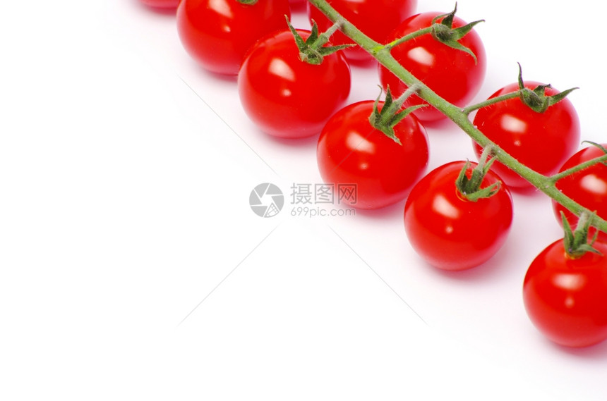 白背景孤立的绿叶西红柿图片
