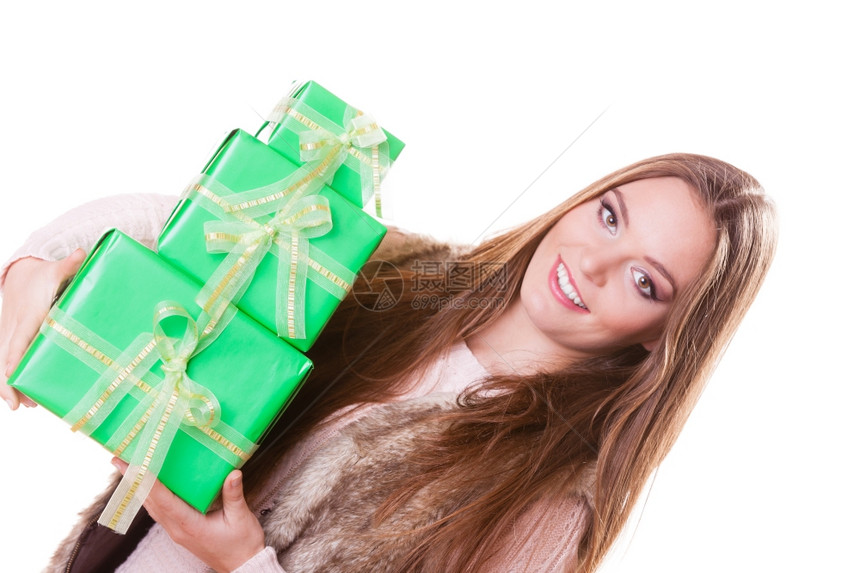 漂亮的时装女郎带着箱礼物生日白色的绿箱礼物生日概念图片