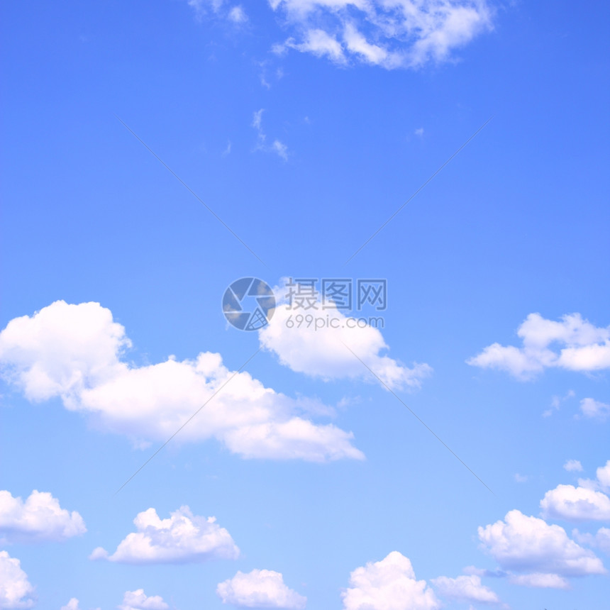 蓝色天空云和间给您自己的文字图片
