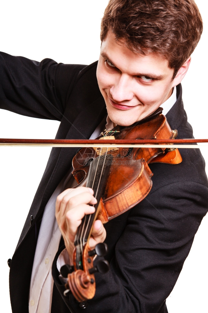 年轻的优雅小提琴手玩的孤立在白色古典音乐演播室拍摄图片