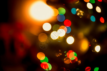 美丽的圣诞背景明亮的彩色灯光图片