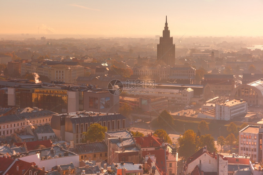 上午在拉脱维亚里加与科学院在拉脱维亚里加举行的旧城航空逆景图片