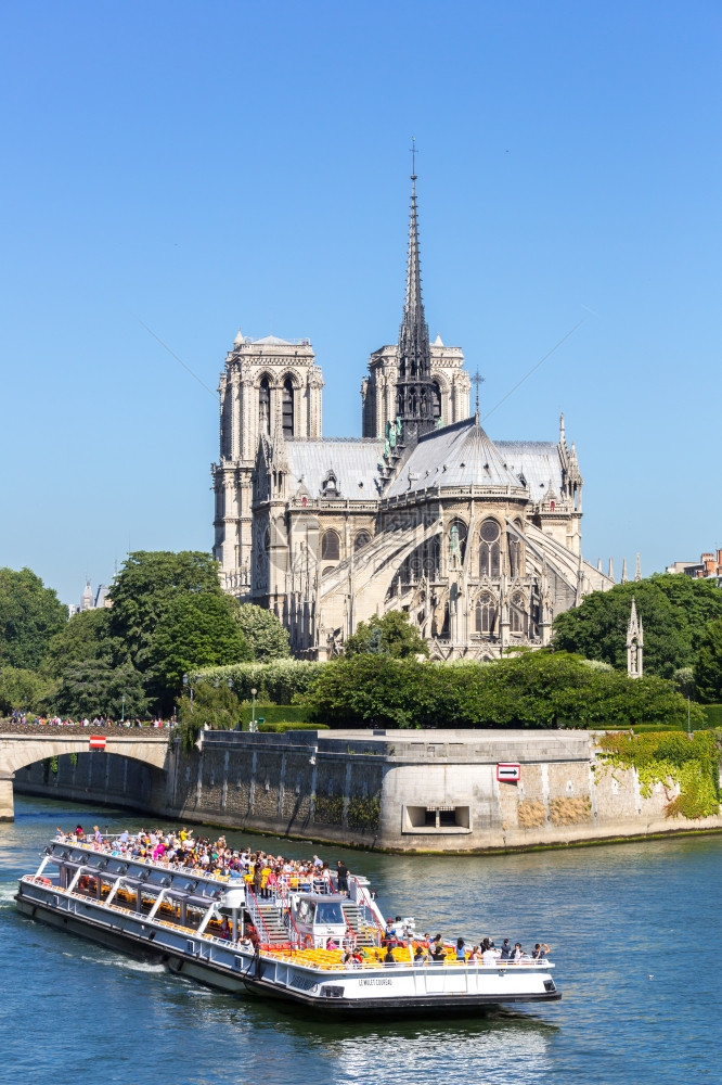 巴黎塞纳河旅游巡与勒姆斯大教堂图片