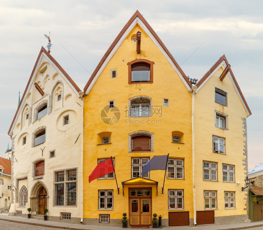 爱沙尼亚塔林Pikk街上称为三姐妹的中世纪之家图片