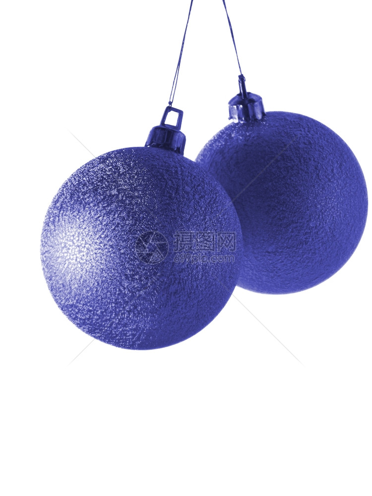 两个深蓝色的圣诞节球在白色背景上被孤立图片