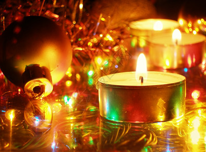 圣诞节装饰蜡烛和舞会图片