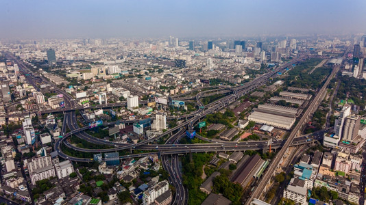 2013年月5日曼谷城市鸟类和BAIYOKE大楼的视野图片