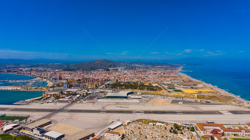 直布罗陀城市和机场跑道以及西班牙的LaLinadelaConcepcionLaConcepcion西班牙图片