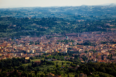 飞往佛罗伦萨市的空中观景图片