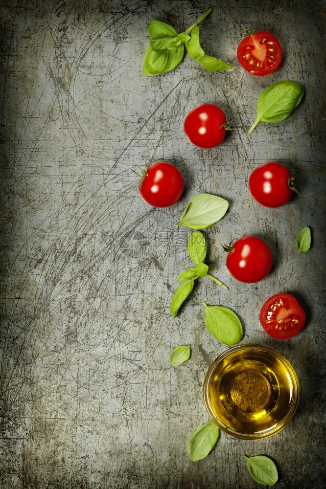 樱桃西红柿含叶和生菜底橄榄油图片