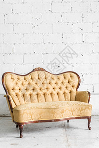 古典风格的棕色沙发图片