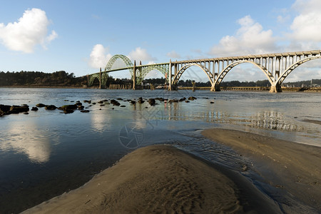 这条河与新港桥下太平洋相接图片
