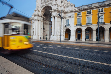 RuaAugusta在葡萄牙里斯本商业广场的胜利拱门图片