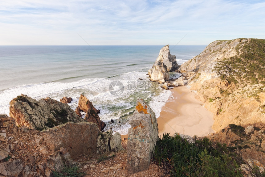 葡萄牙大西洋落岩海岸线图片