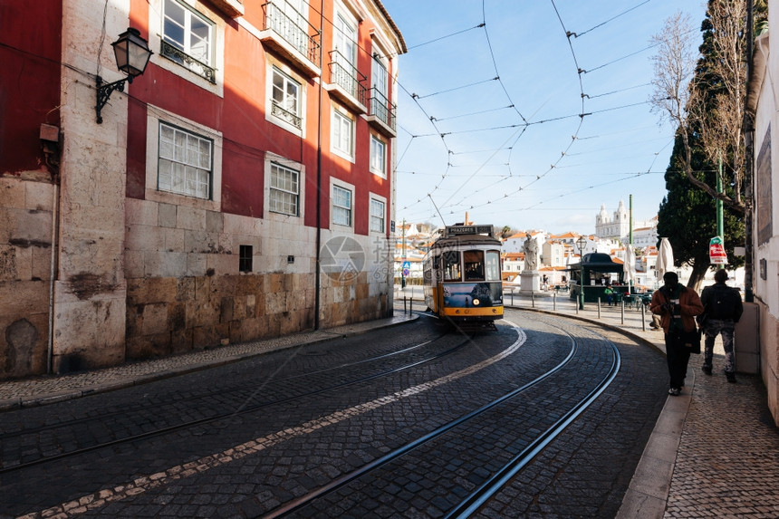 2016年月日葡萄牙里斯本旧传统电车图片