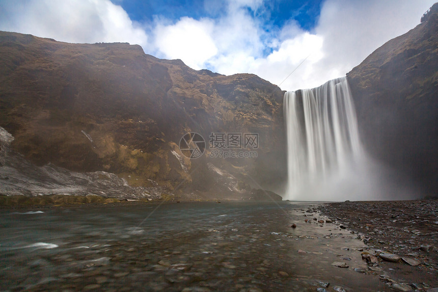 冰岛南部的skogafos瀑布图片